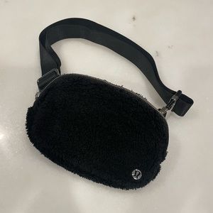 Lululemon Everywhere Fleece Belt bag